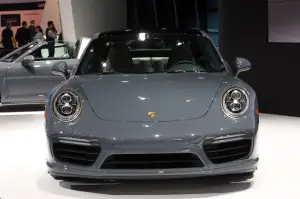 Porsche 911 Turbo S - Salone di Detroit 2016 - 3