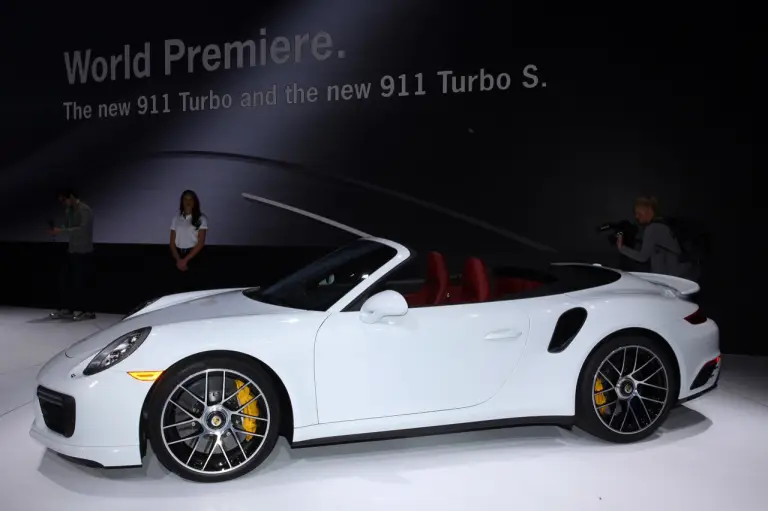 Porsche 911 Turbo S - Salone di Detroit 2016 - 8