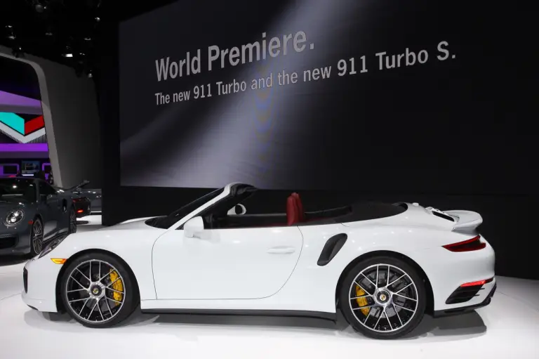 Porsche 911 Turbo S - Salone di Detroit 2016 - 10