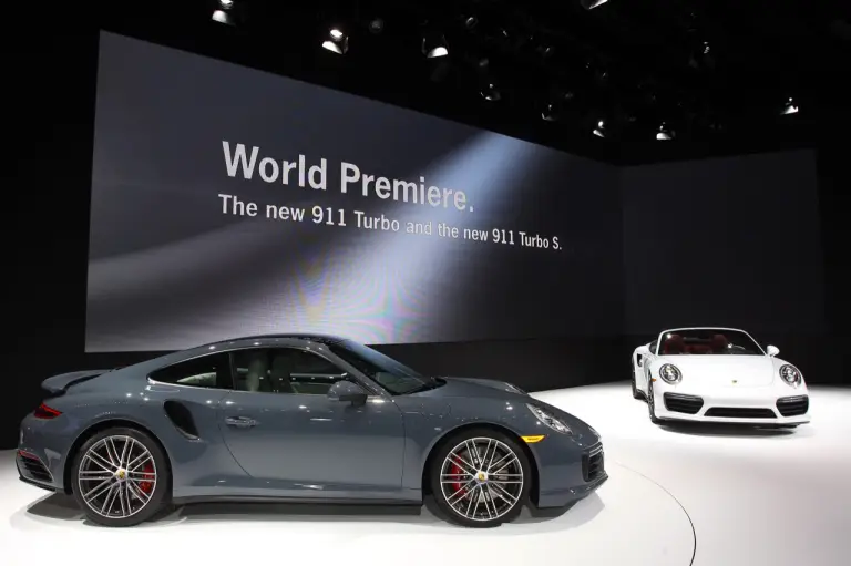 Porsche 911 Turbo S - Salone di Detroit 2016 - 11