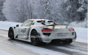 Porsche 918 Spyder 2014 - foto spia - 3