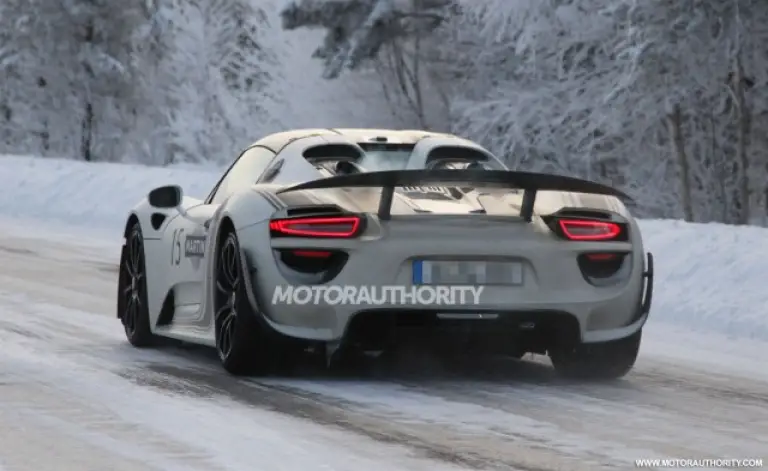 Porsche 918 Spyder 2014 - foto spia - 4