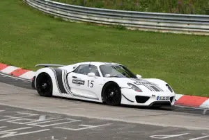 Porsche 918 Spyder con livrea Martini - 3