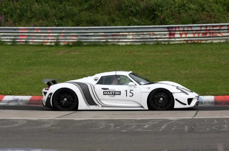 Porsche 918 Spyder con livrea Martini - 4