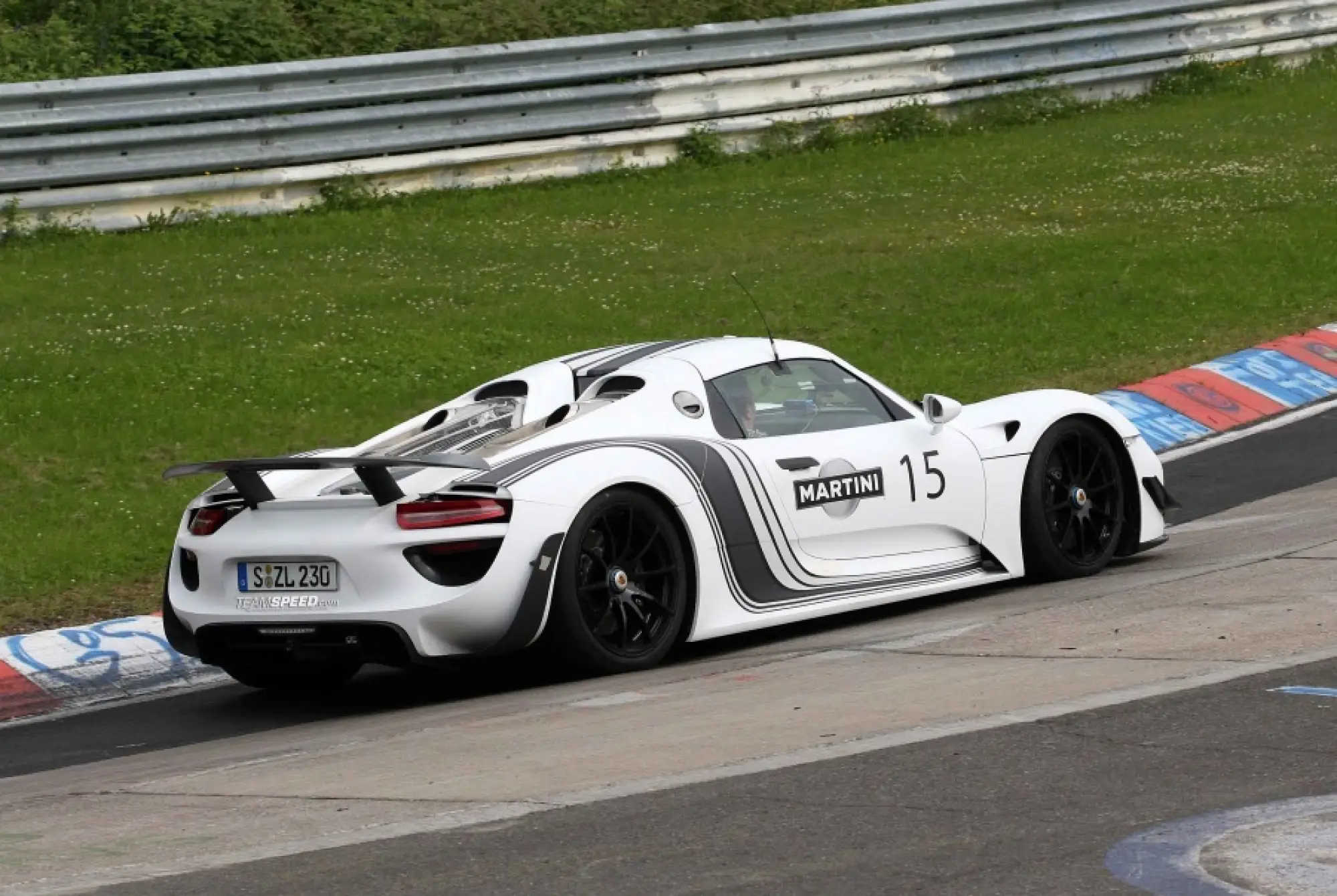 Porsche 918 Spyder con livrea Martini - 5