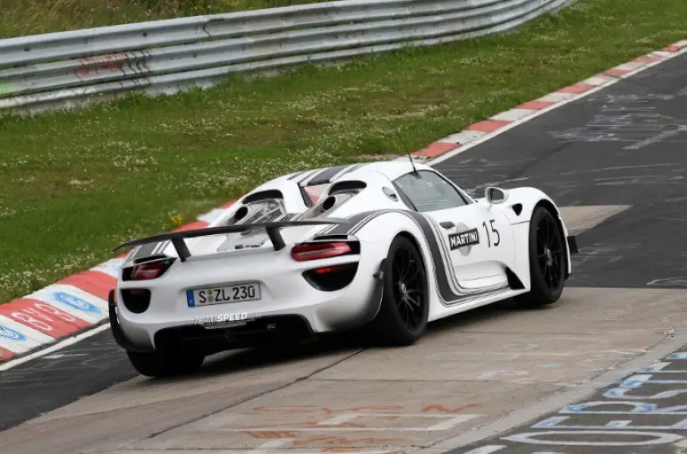 Porsche 918 Spyder con livrea Martini - 6