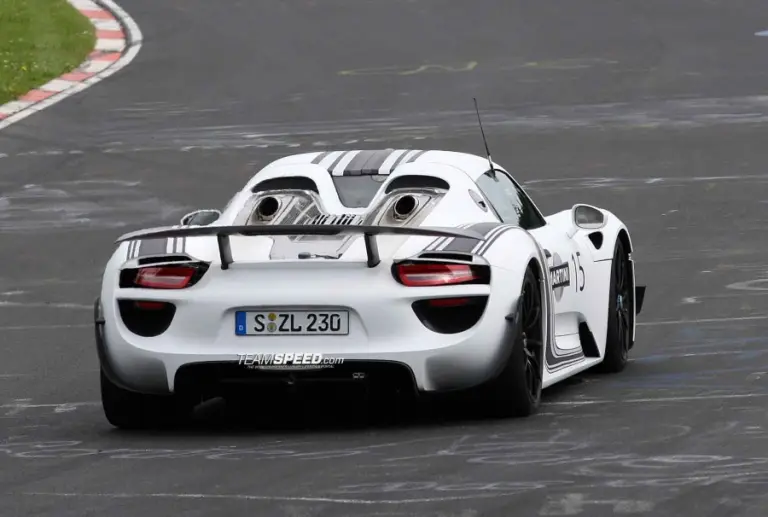Porsche 918 Spyder con livrea Martini - 7