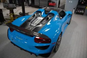 Porsche 918 Spyder in Riviera Blue con Weissach Package