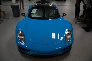 Porsche 918 Spyder in Riviera Blue con Weissach Package - 7