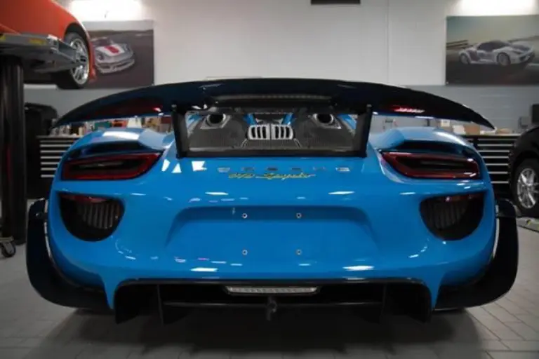Porsche 918 Spyder in Riviera Blue con Weissach Package - 11