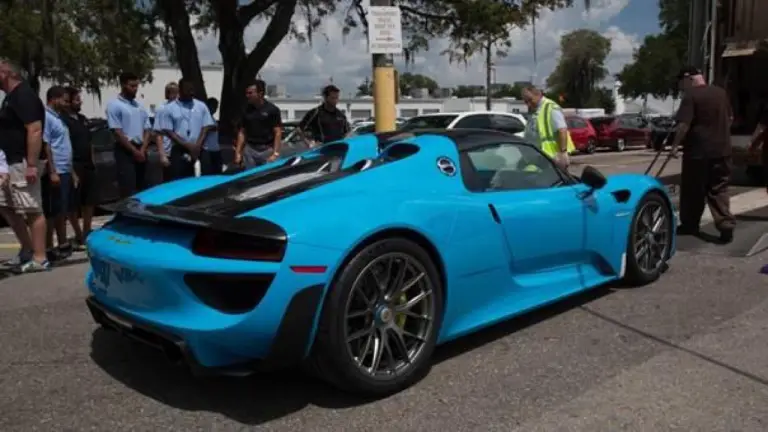Porsche 918 Spyder in Riviera Blue con Weissach Package - 16