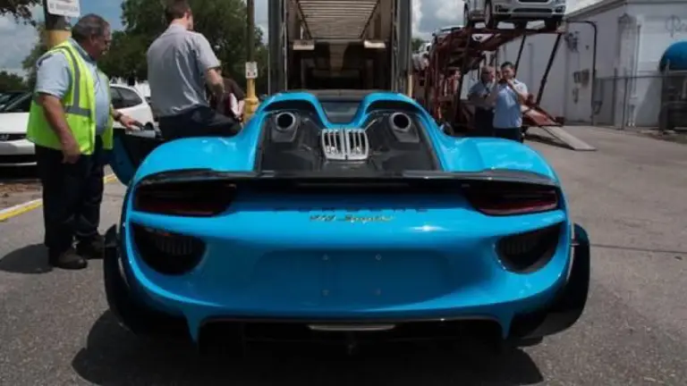 Porsche 918 Spyder in Riviera Blue con Weissach Package - 18