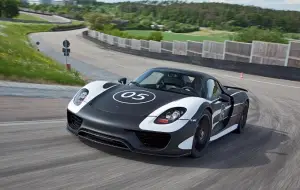 Porsche 918 Spyder prime foto su strada