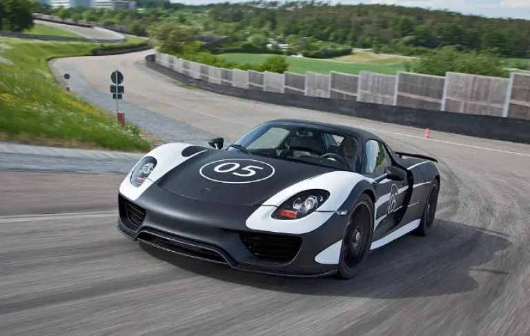 Porsche 918 Spyder prime foto su strada - 1