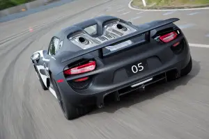 Porsche 918 Spyder prime foto su strada