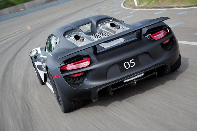 Porsche 918 Spyder prime foto su strada - 2