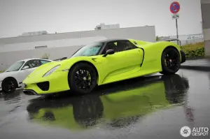 Porsche 918 Spyder verde lime