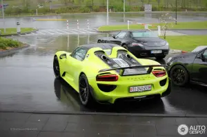 Porsche 918 Spyder verde lime - 2