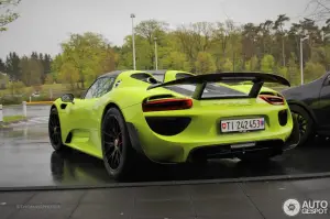 Porsche 918 Spyder verde lime - 4