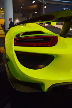 Porsche 918 Spyder Weissach Acid Green