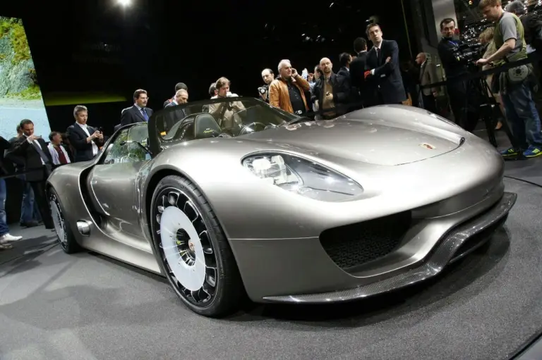 Porsche 918 Spyder - 4