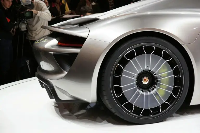 Porsche 918 Spyder - 7