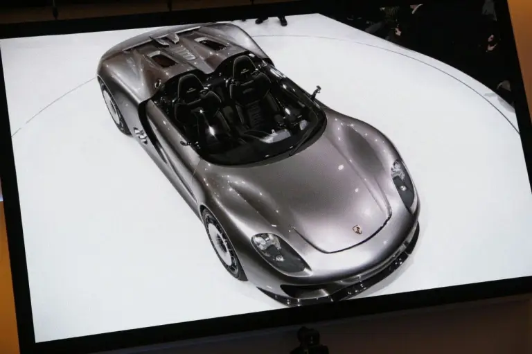 Porsche 918 Spyder - 8
