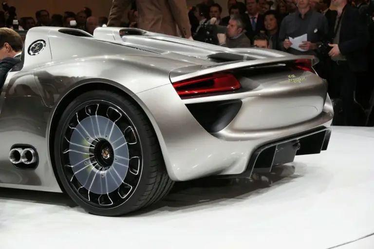 Porsche 918 Spyder - 9
