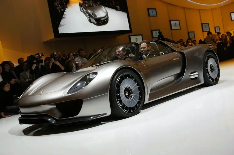 Porsche 918 Spyder - 10