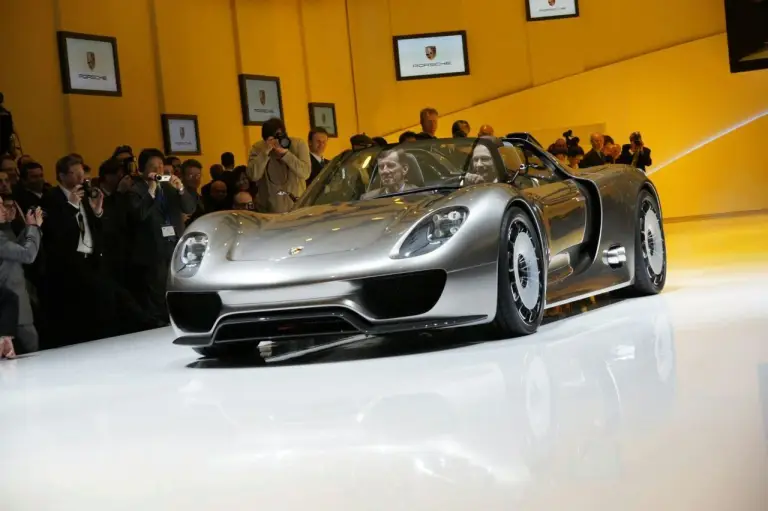 Porsche 918 Spyder - 11