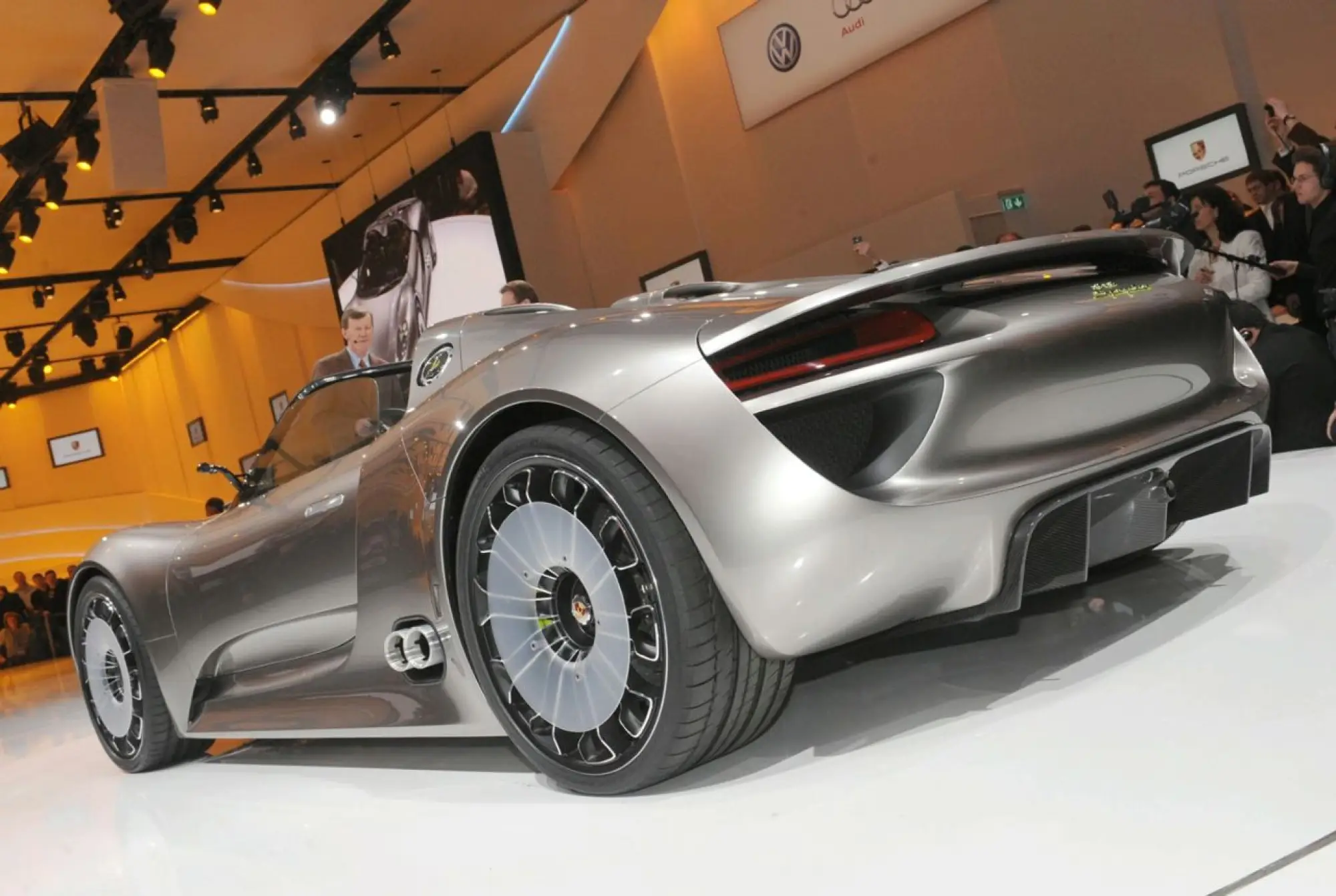 Porsche 918 Spyder - 13
