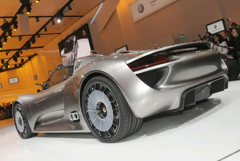 Porsche 918 Spyder - 13