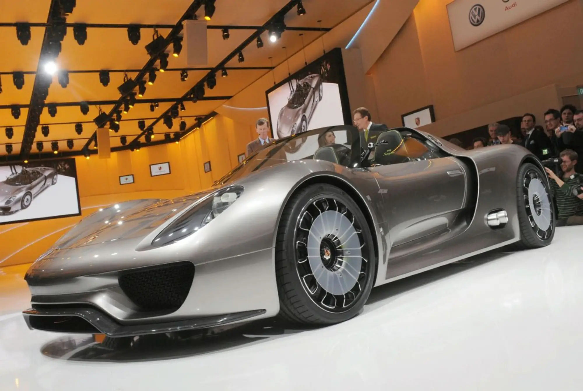 Porsche 918 Spyder - 14