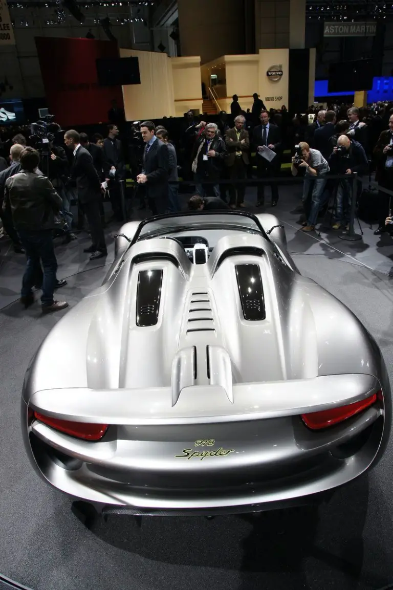 Porsche 918 Spyder - 26
