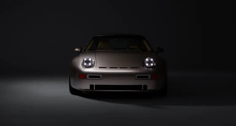 Porsche 928 restomod by Nardone Automotive - Foto - 1