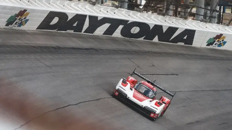 Porsche 963 test Daytona - Foto - 12