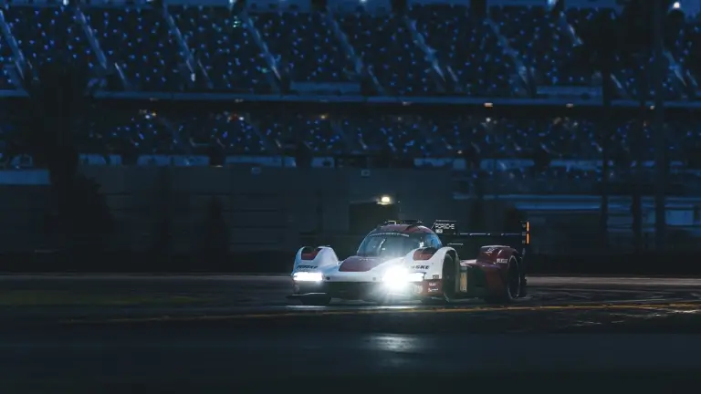 Porsche 963 test Daytona - Foto - 11