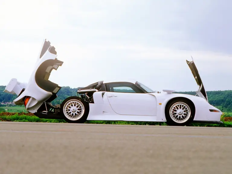 Porsche 991 GT1 Strassenversion - 6