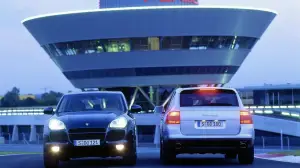 Porsche Cayenne 20° anniversario - Foto - 8