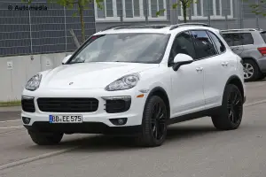 Porsche Cayenne 2015 - Foto spia 04-06-2014