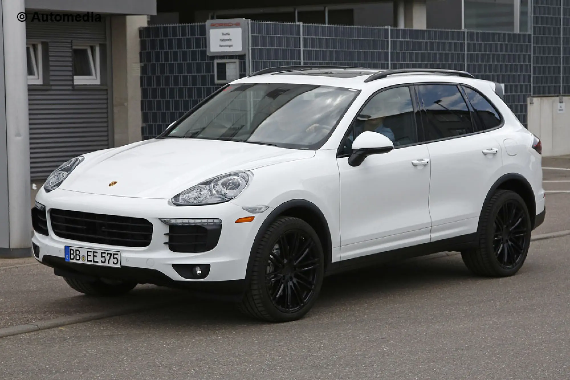 Porsche Cayenne 2015 - Foto spia 04-06-2014 - 2
