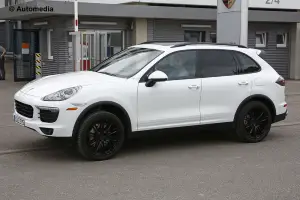 Porsche Cayenne 2015 - Foto spia 04-06-2014 - 3