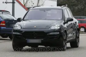 Porsche Cayenne 2015 - Foto spia 08-04-2013