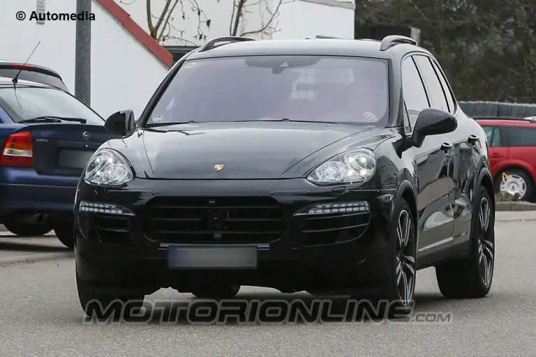 Porsche Cayenne 2015 - Foto spia 08-04-2013 - 2