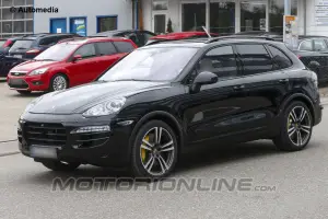 Porsche Cayenne 2015 - Foto spia 08-04-2013