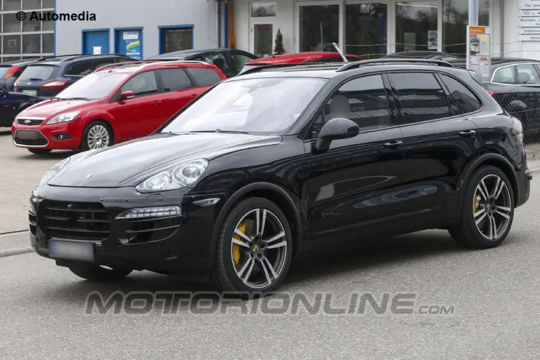 Porsche Cayenne 2015 - Foto spia 08-04-2013 - 3