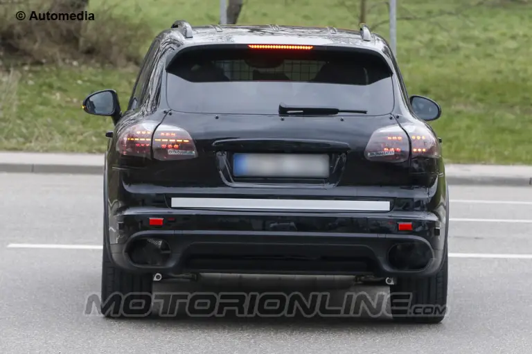 Porsche Cayenne 2015 - Foto spia 08-04-2013 - 5