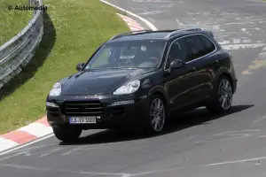 Porsche Cayenne 2015 - Foto spia 21-06-2013