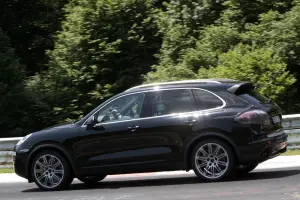 Porsche Cayenne 2015 - Foto spia 21-06-2013