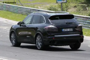 Porsche Cayenne 2015 - Foto spia 21-06-2013